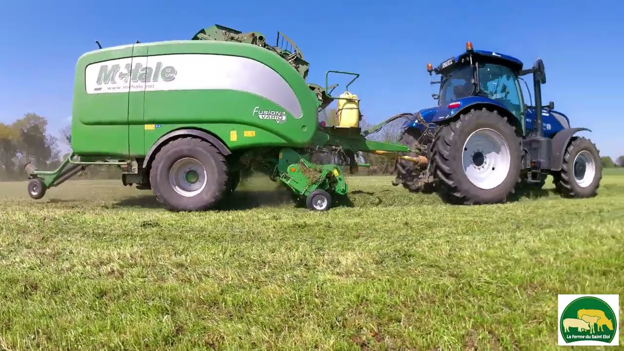 Suite du chantier fauche 2021 : andainage et enrubannage avec le New Holland T7 230.
