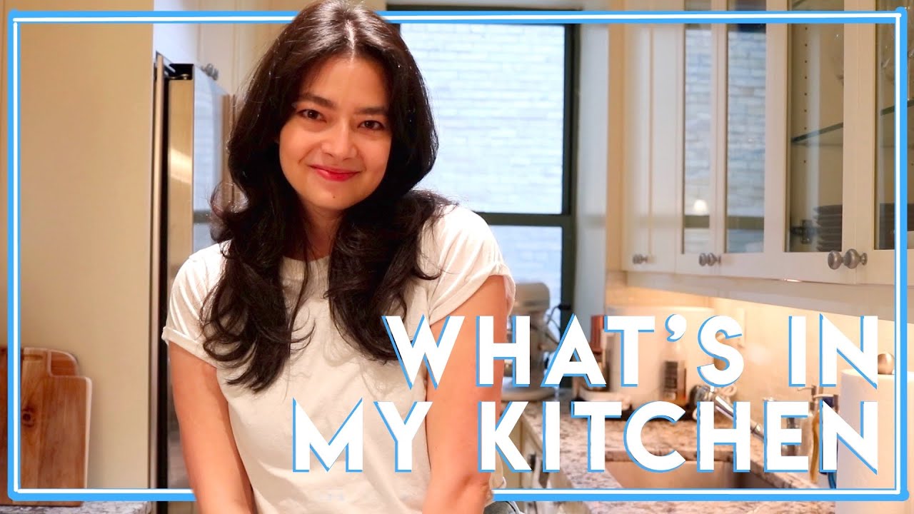What's in my Kitchen // NYC Kitchen Walk Through // Kitchen Essentials