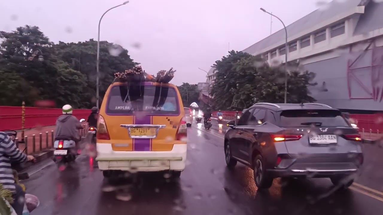 Pagi Jum'at, 6 Februari 2026. Diguyur hujan, Lalulintas Lenggang. Jembatan Ampera padat merayap