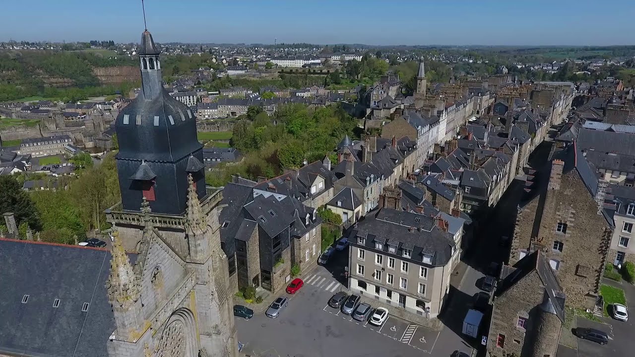 Château de Fougères et les alentours en vues aeriennes