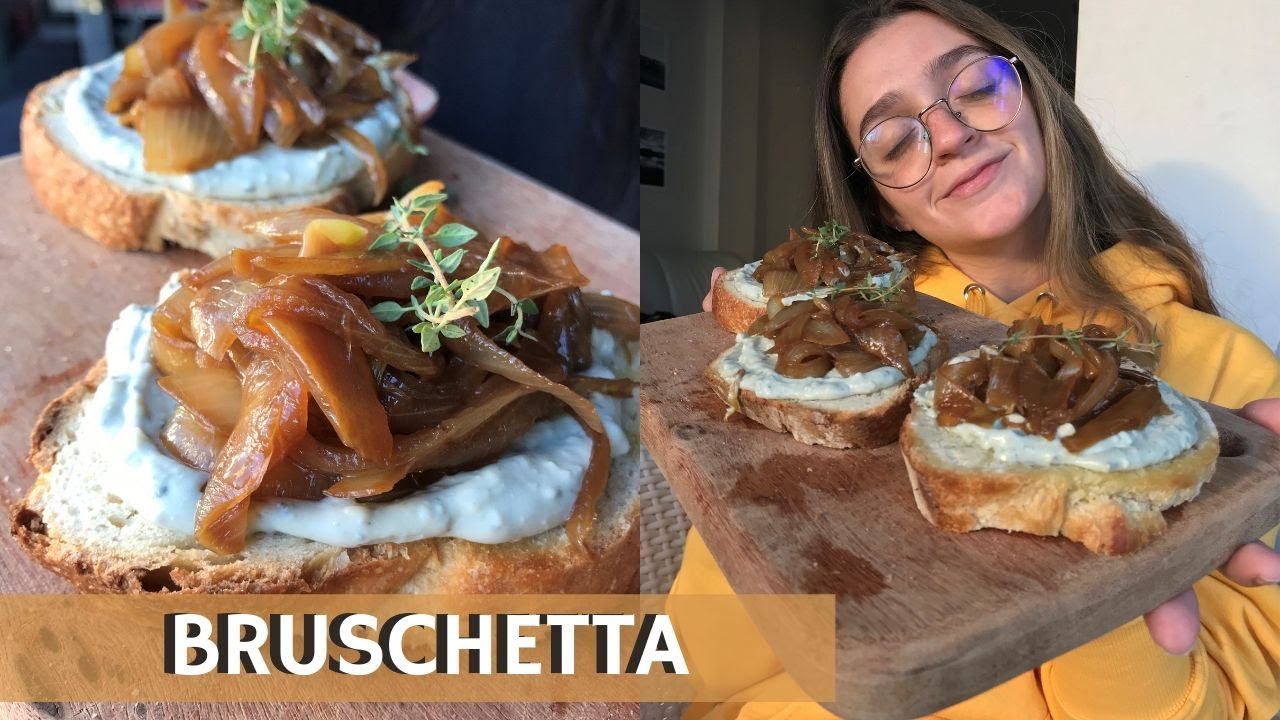 BRUSCHETTA DE GORGONZOLA E CEBOLA CARAMELIZADA