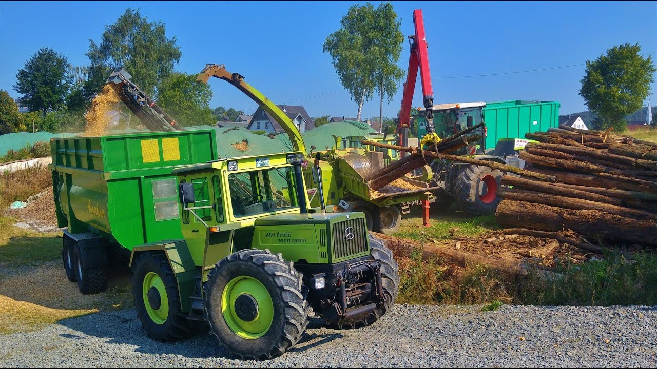 MB tracs beim Hackschnitzelfahren im Sauerland