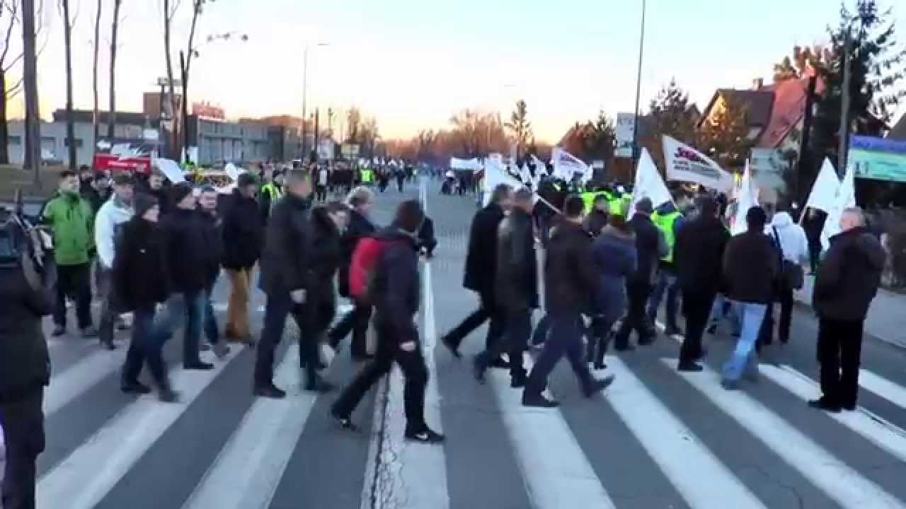 Górnicy i ich rodziny wyszli na ulice. Blokada ul. Pszczyńskiej w Gliwicach
