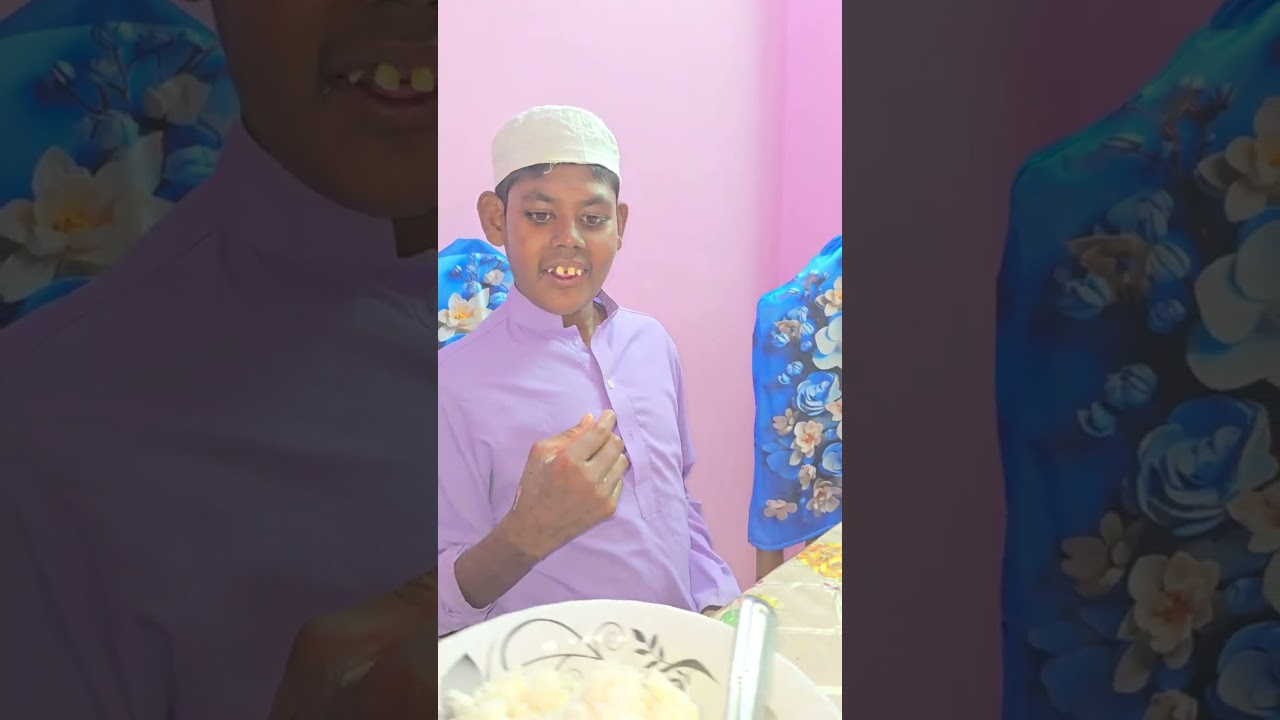 আনোয়ার মামা খানা দেখে ভয় পাইতেছে।