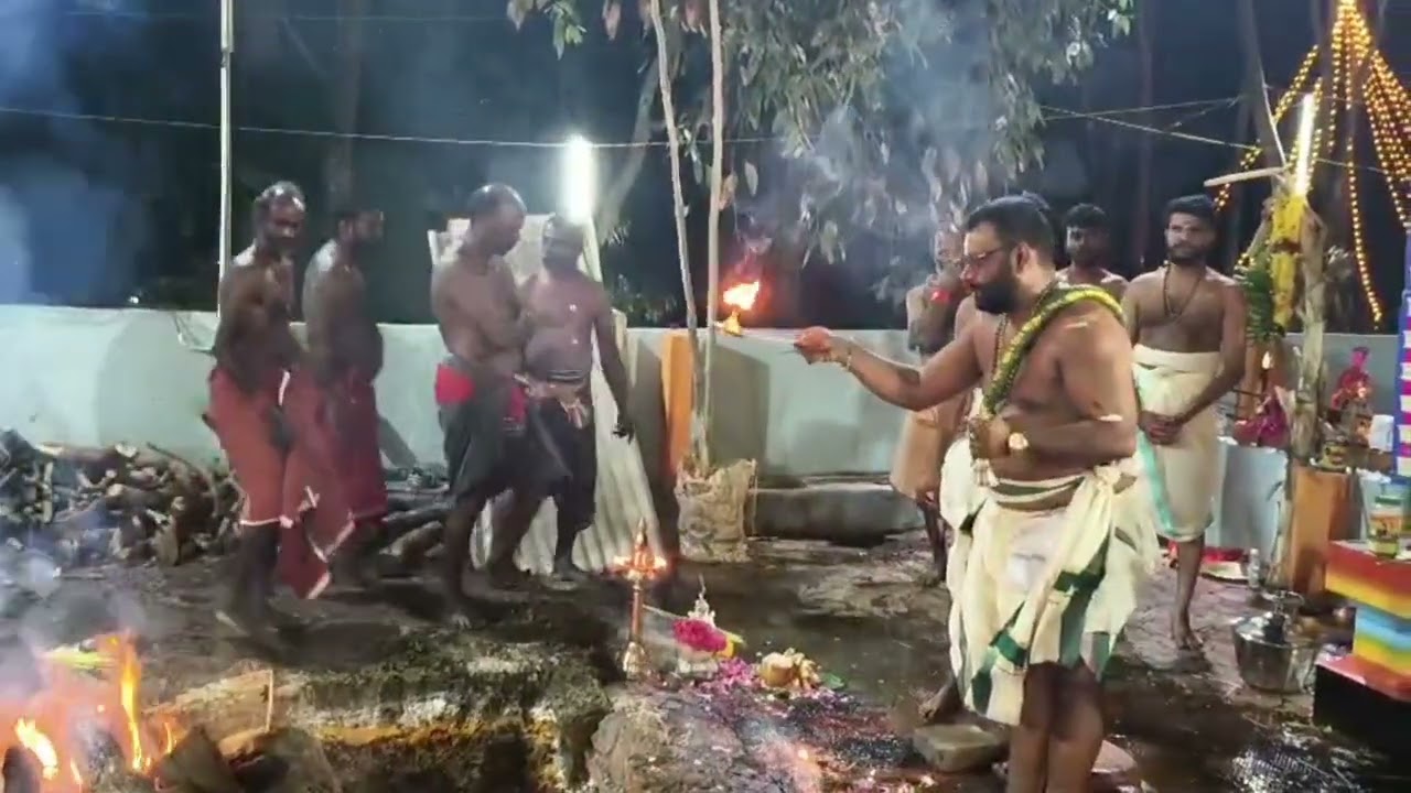 அருள்மிகு இசக்கியம்மன் கோவில் வலியாற்றுமுகம் திருவிழாவை முன்னிட்டு நடைபெற்ற பூக்குழி