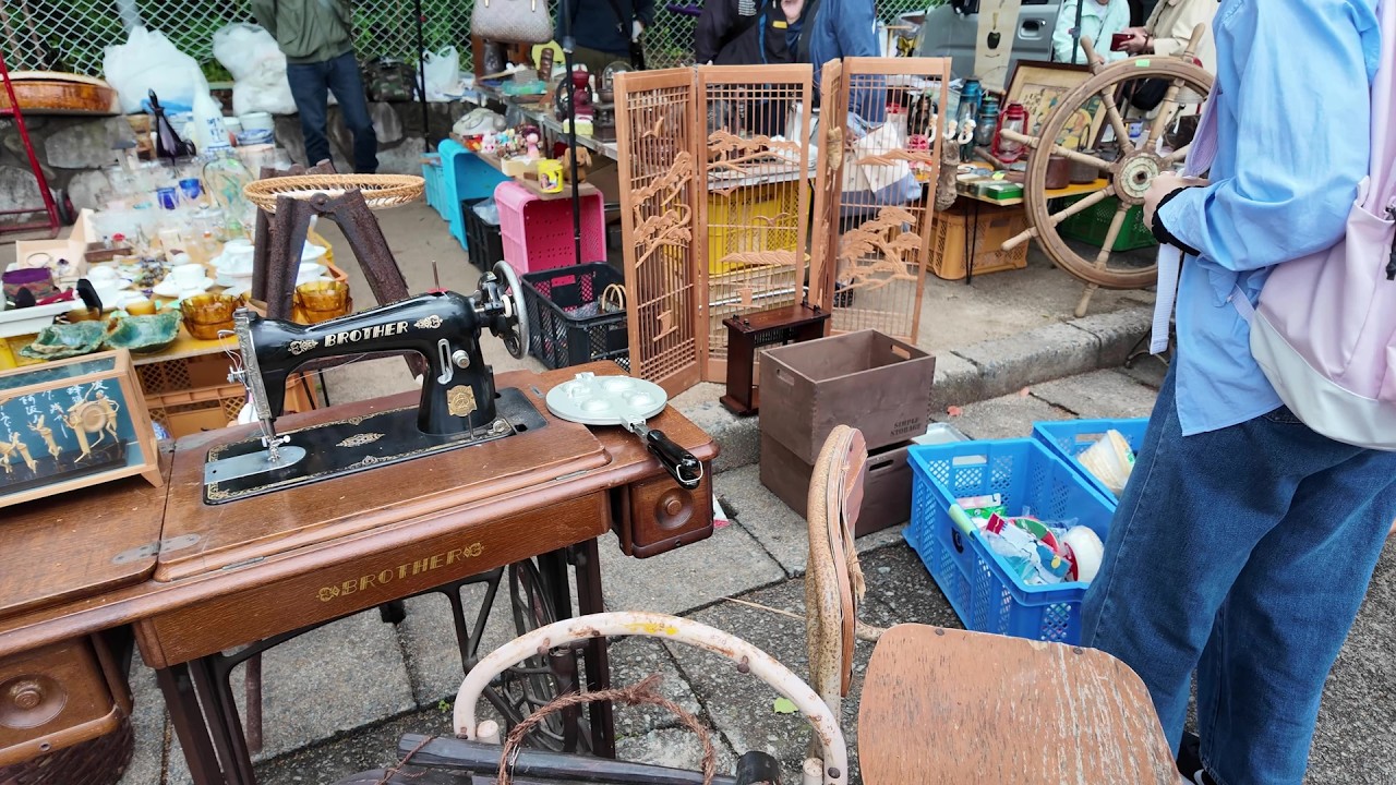 🇯🇵 Hakozaki Shrine Flea Market – Fukuoka’s Biggest & Oldest! ✨🛍️