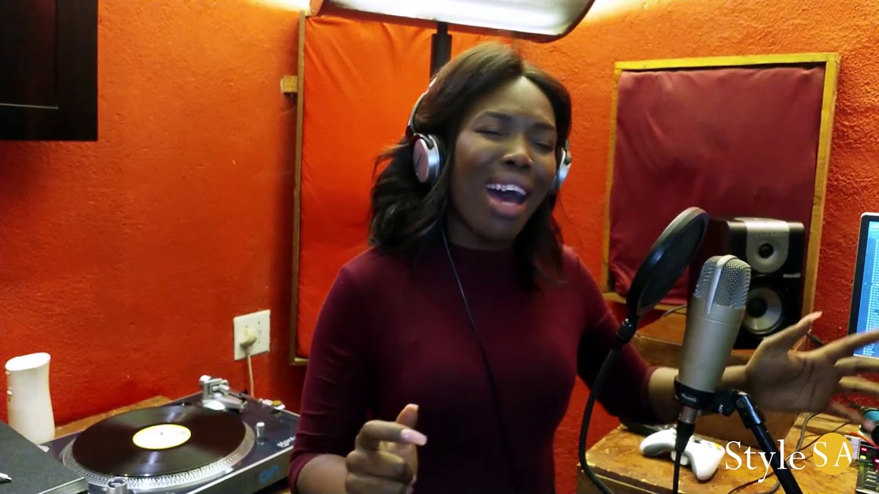 SIyakha Khitha singing Thandaza LIVE at Style SA studio