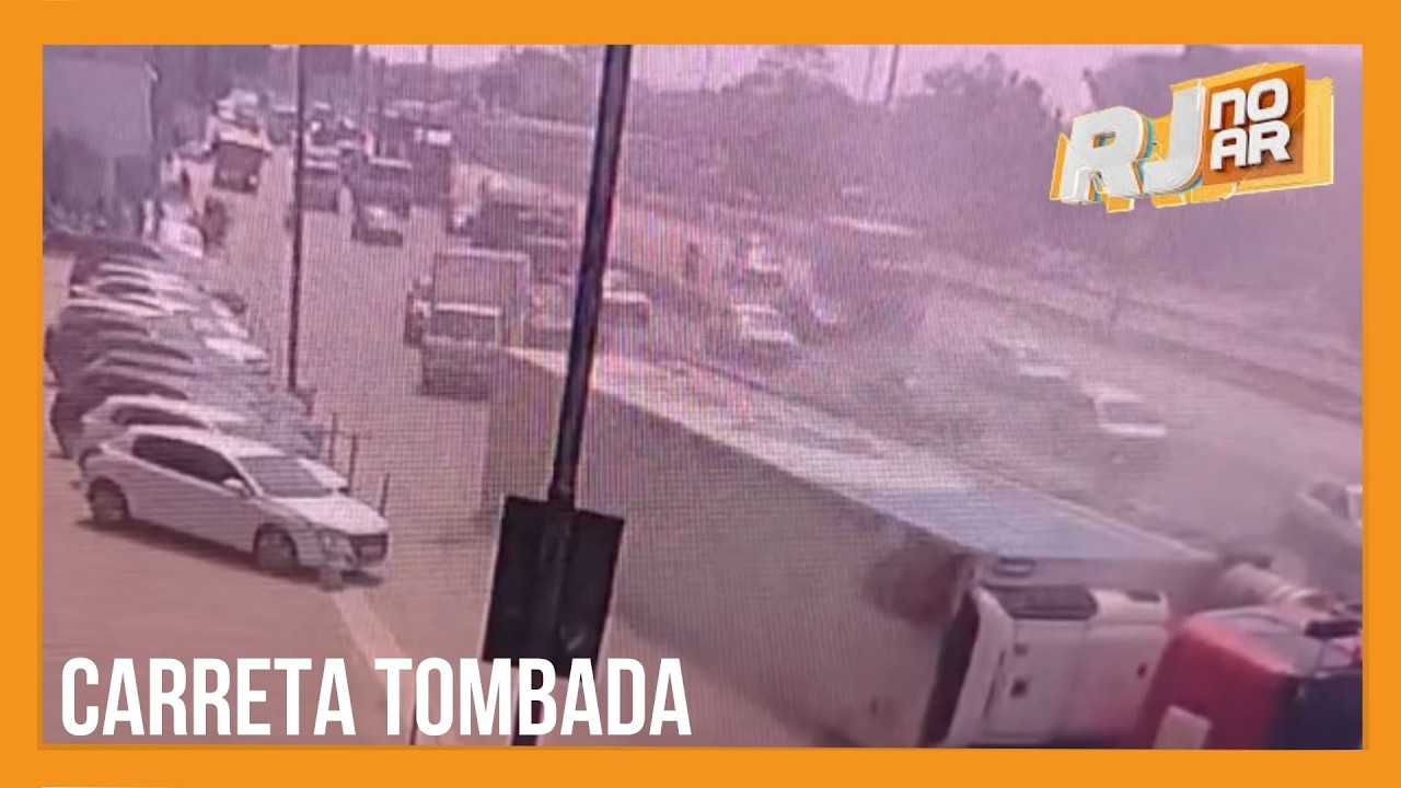 FLAGRANTE | CARRETA TOMBA NA AVENIDA BRASIL