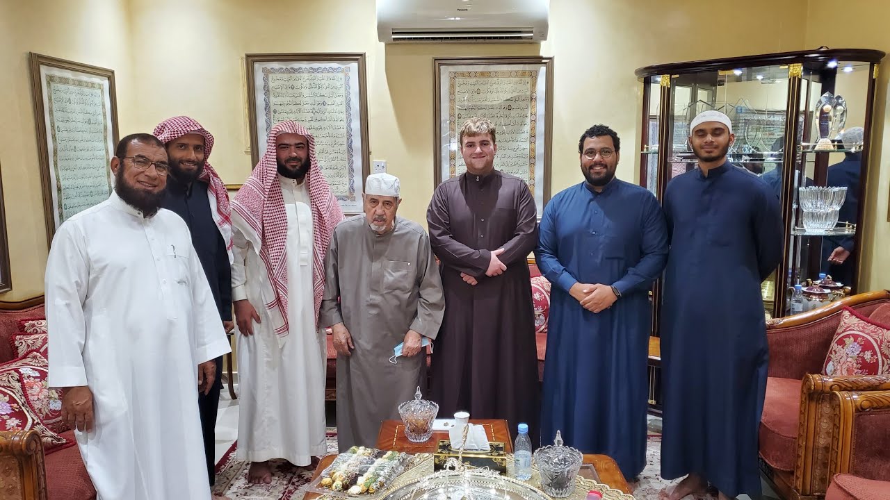 تهنئة الشيخ الدكتور عثمان طه خطاط المصحف الشريف بمناسبة حصوله على الجنسية السعودية