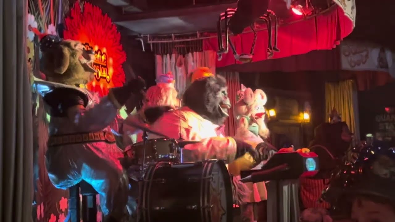 History of the colander the Rock afire Explosion at Billy Bob’s wonderland.