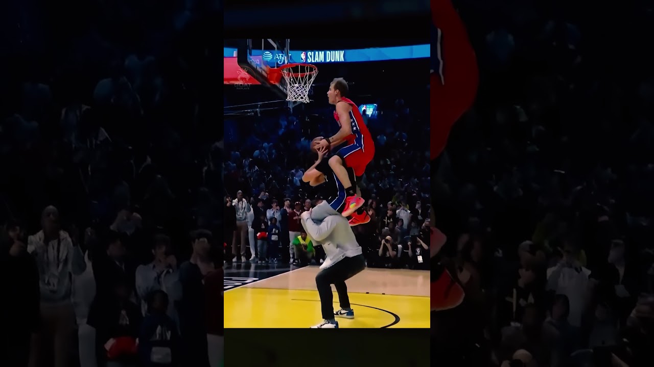 THIS Dunk Was CRAZY 😳#nba #basketball #shorts