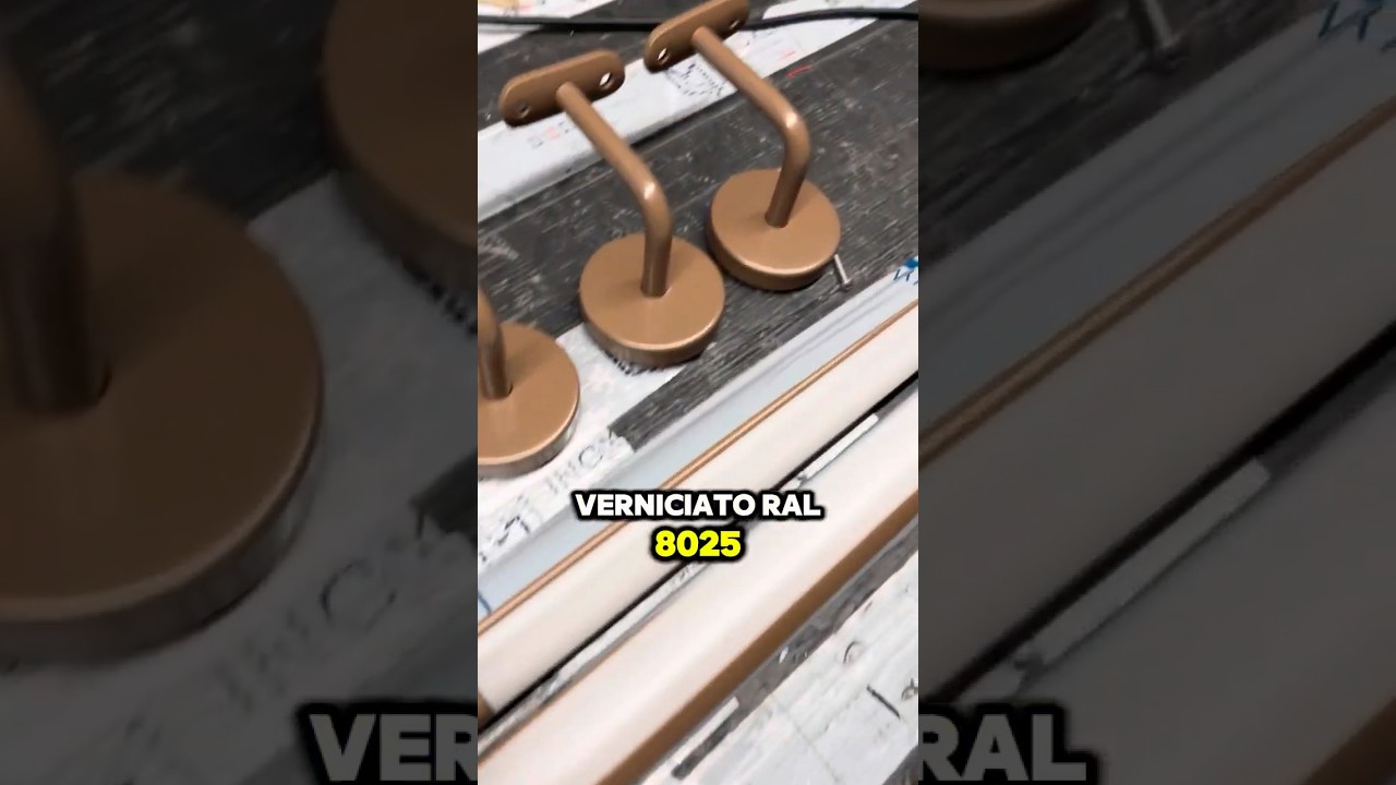 Corrimano con LED su misura in acciaio | Verniciato a polveri RAL 8025, moderno e di design