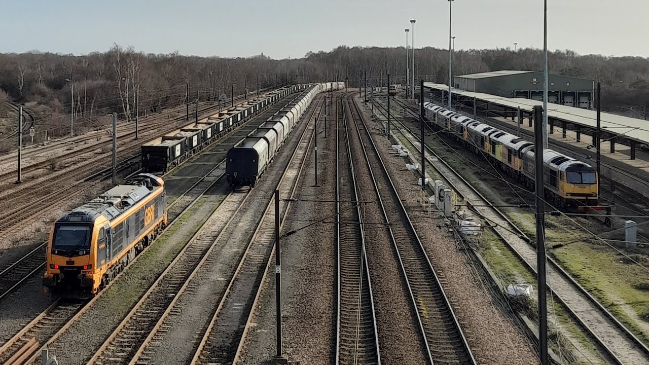 A wonderful day in South Yorkshire with plenty of action captured.#train #trainspotting 