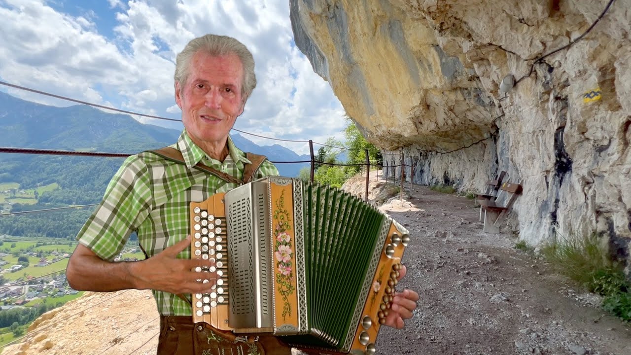 Bergschuh Boarischer auf der Steirischen von Gottfried Kletzmair ( G-C-F-B )