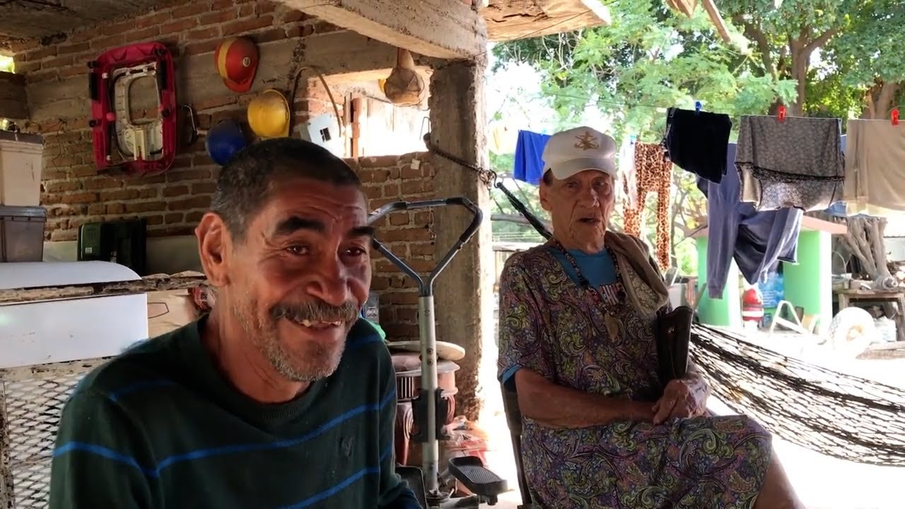 La Famosa Gilbertona sostiene encuentro con su viejo amigo Vicente