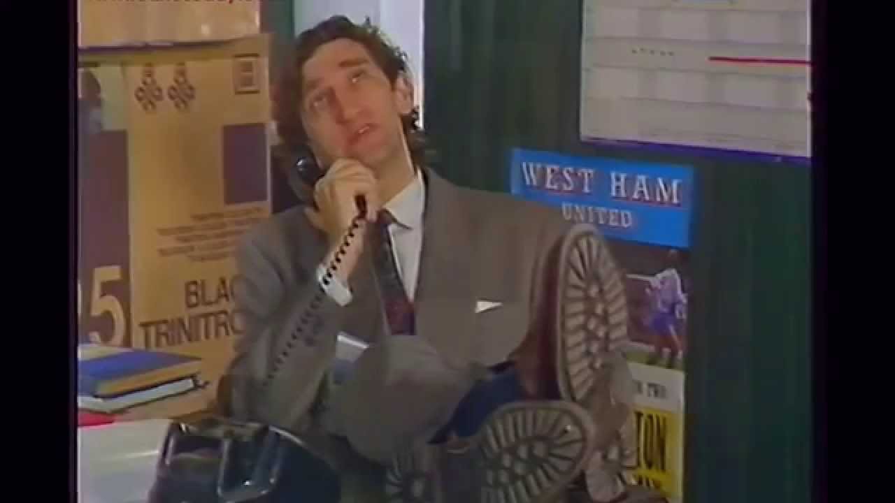 Bob Hoskins - Comedy sketch. (BBC Comic Relief 1991)
