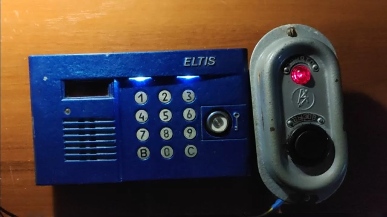 Домофон «ELTIS ЦП100-Т» 2005 г. и кнопка вызова лифта «ВП-20» 1967 г.