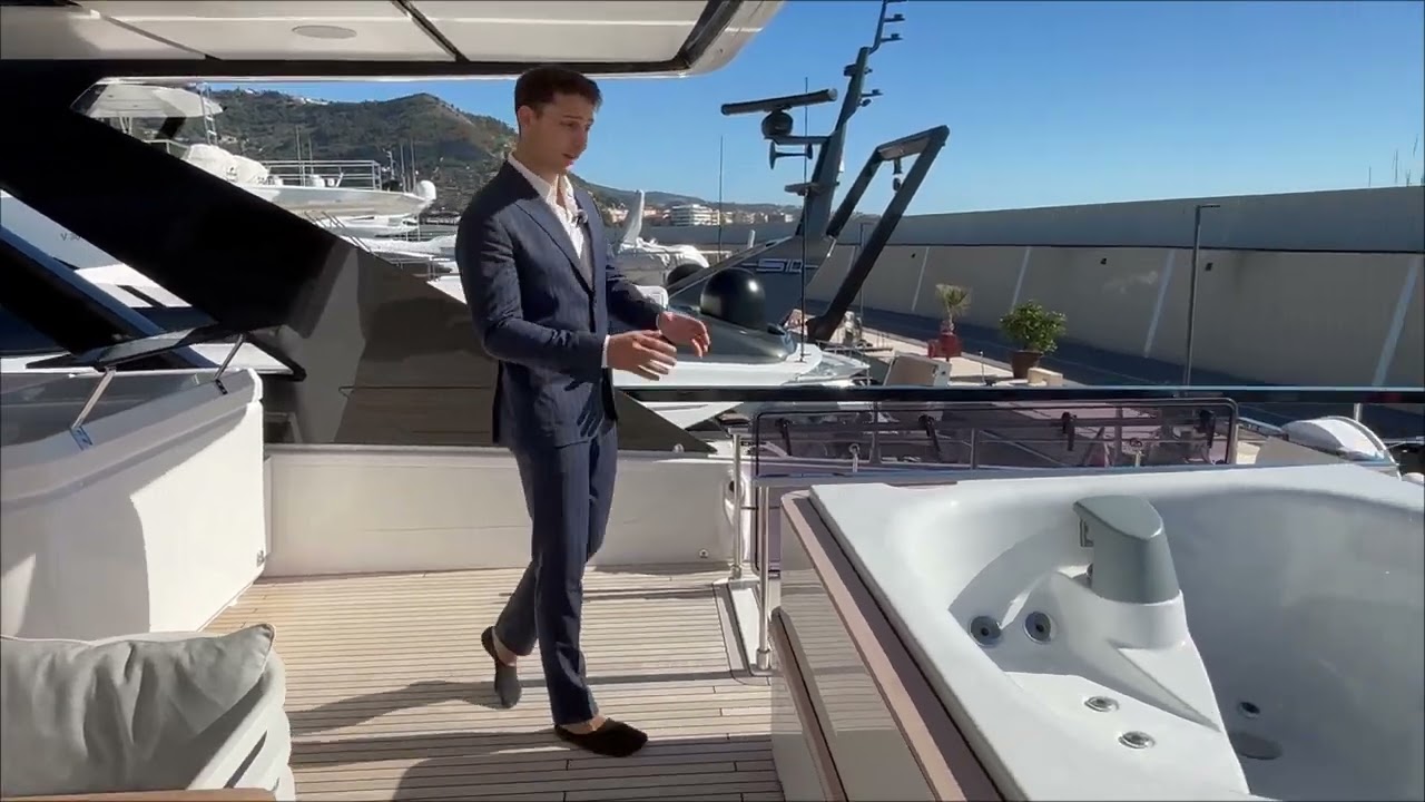 FERRETTI YACHTS 860 BROKERAGE - M/Y