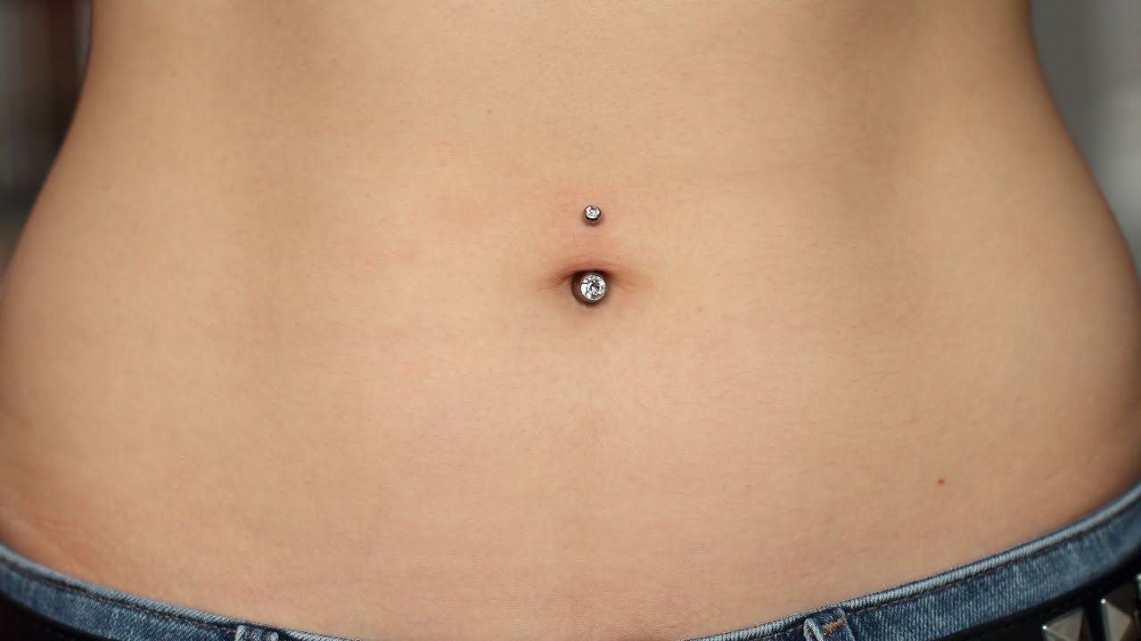 Przekłucie pępka - belly button piercing - [ Red Lipstick Monster ]