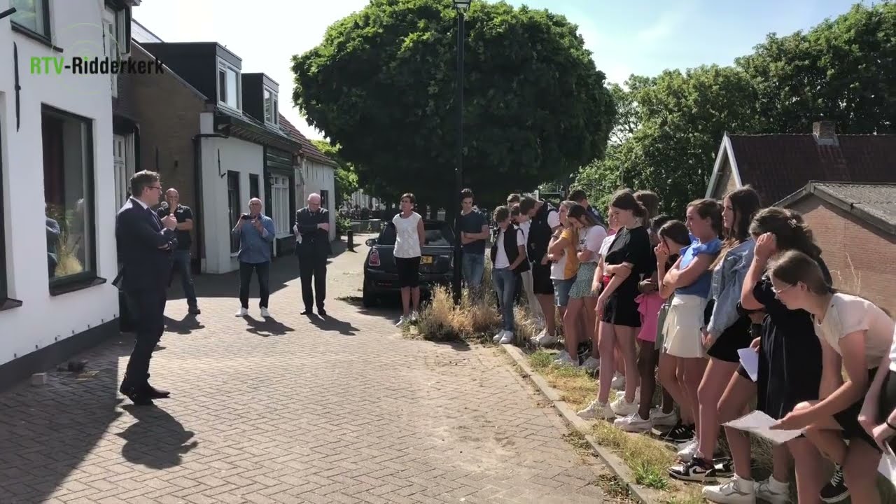 Struikelstenen in Ridderkerk-Oostendam bij RTV-Ridderkerk