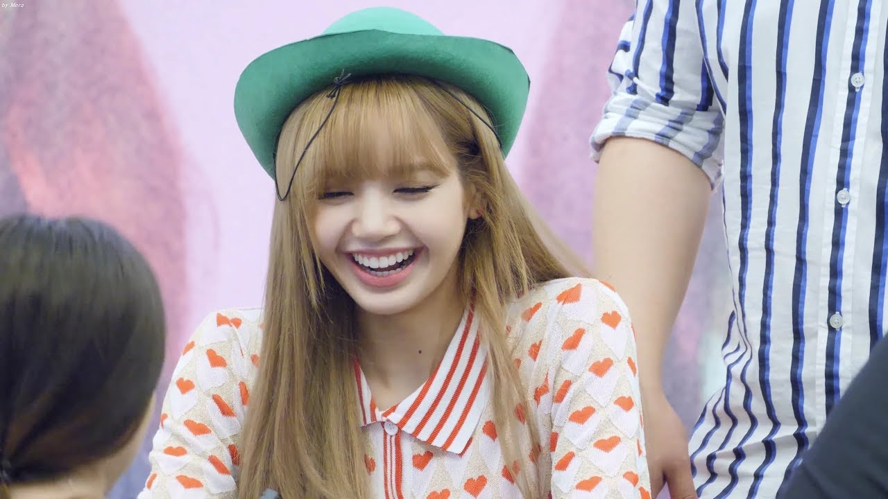 180624 블랙핑크 (BLACKPINK) 페도라모자 선물받은 [리사] LISA 4K 직캠 Fancam (분당 팬사인회) by Mera