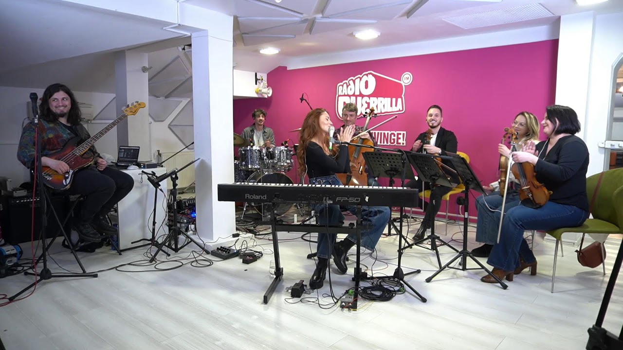 Guerrilive Acoustic Session cu LEYAH