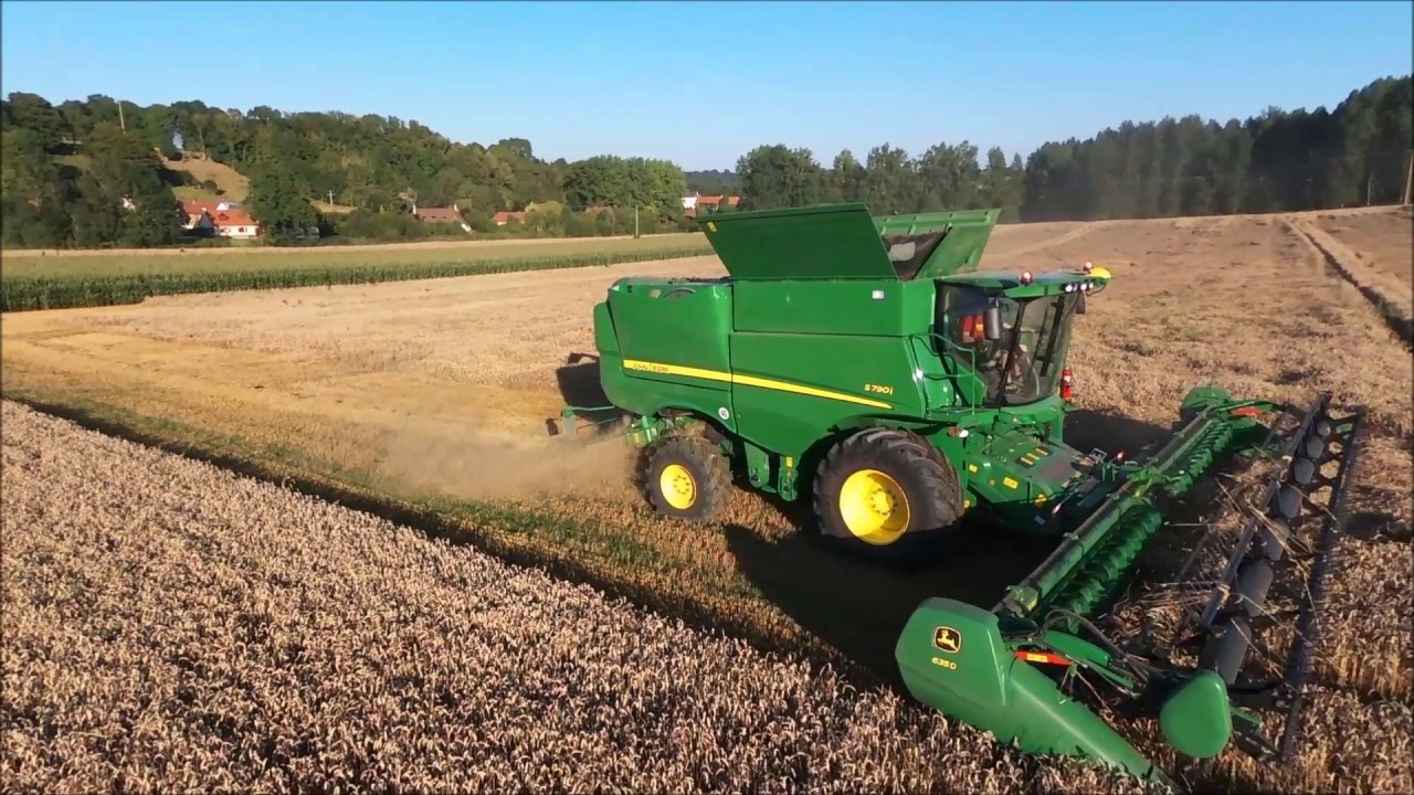 New John Deere S790i with draper 640D 10 m 70 in France