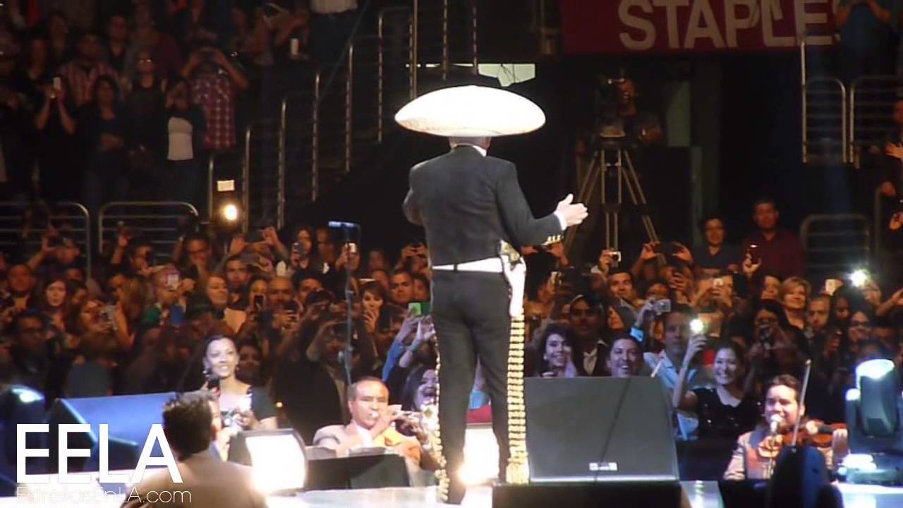 Vicente Fernández - Esos Altos de Jalisco (Staples Center)