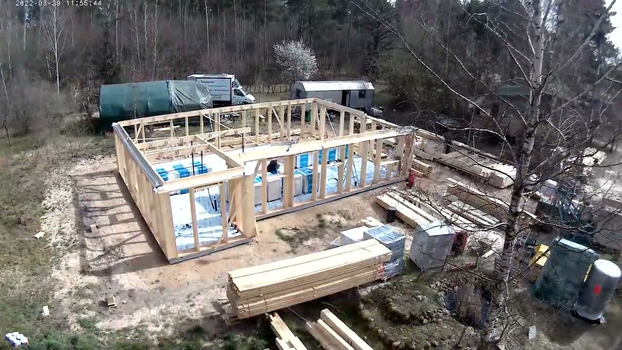 Sieben Linden, Bau des Strohballenhauses 