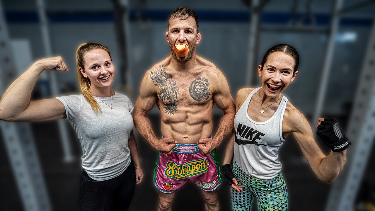 Schwester von MMA Kämpfer kommt zu Besuch für Training