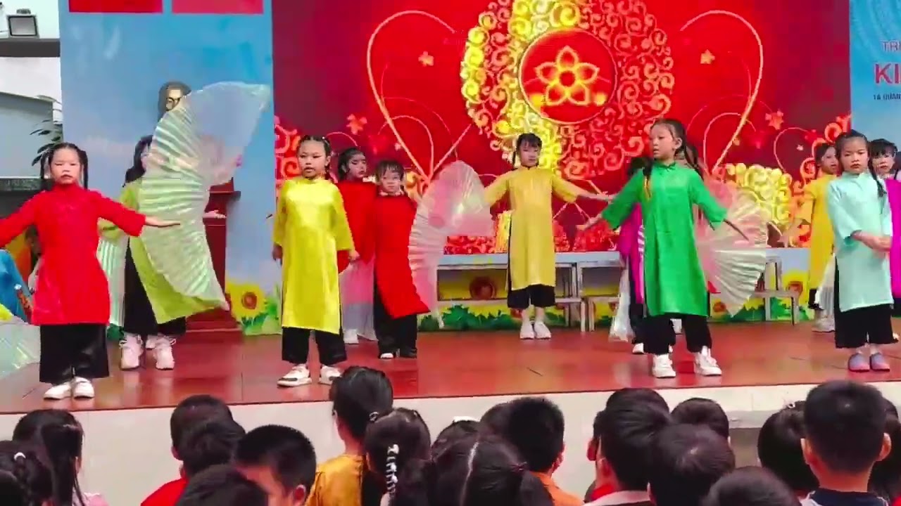 Tiết mục văn nghệ của khối 1 và khối 2 trường tiểu học Kim Đồng Gò Vấp