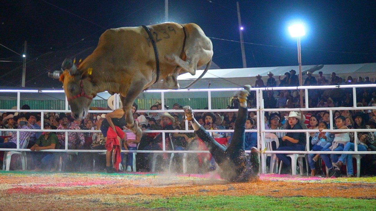 EL TORO SE SUSPENDE EN EL AIRE Rancho La Revoluzion En Iguala Gro 2026