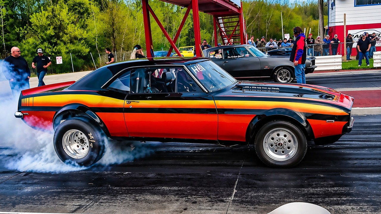 Full Throttle: Classic Muscle Cars Take on the Drag Strip