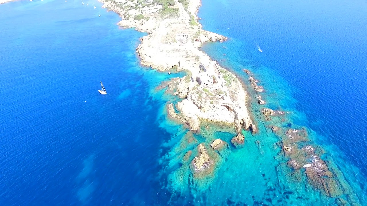 De Sanary-sur-Mer vers Bandol - Vues du ciel par drone.