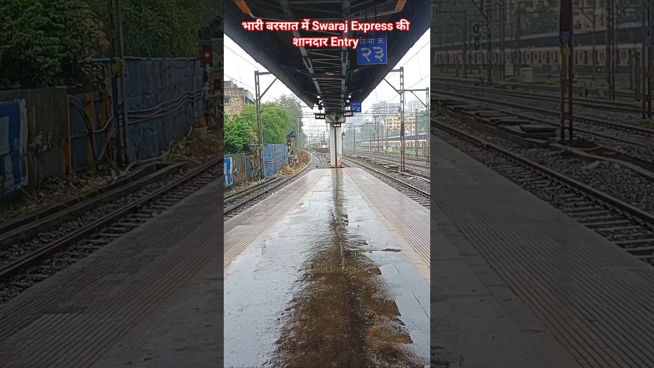 तेज बारिश में Swaraj Express की रफ्तार | #shortsfeed #mumbai #katra
