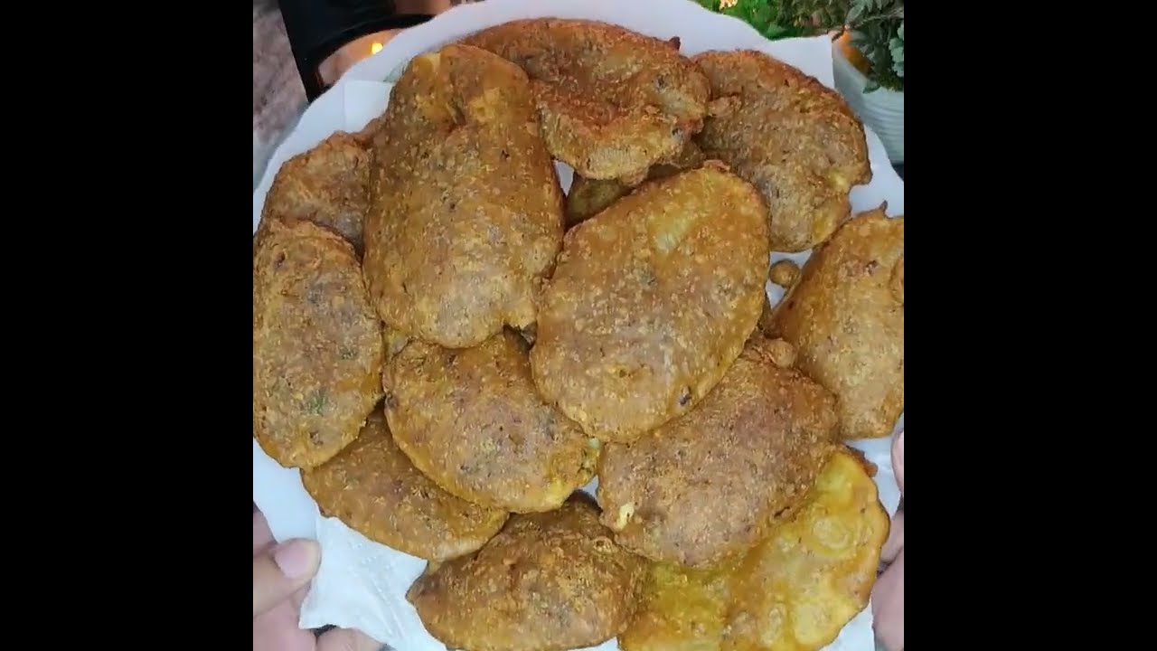 Crispy and Crunchy Aloo ka pakora recipe by iqra's kitchen|Aloo ka pakora recipe...