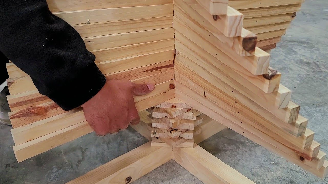 Design a wooden Christmas tree/////  Great idea for Christmas.