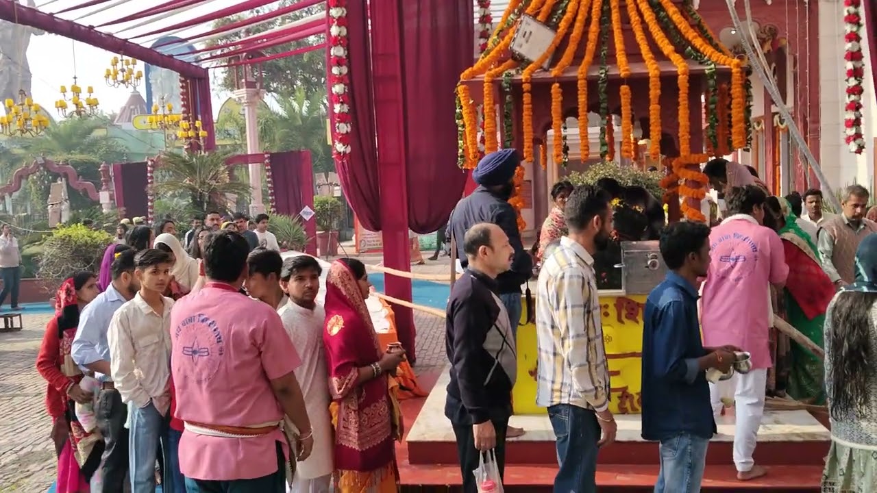 Har har mahadev baba ki kirpa se aaj shivaratri ke avsar pe baba trivatinath mandir me jana hua 