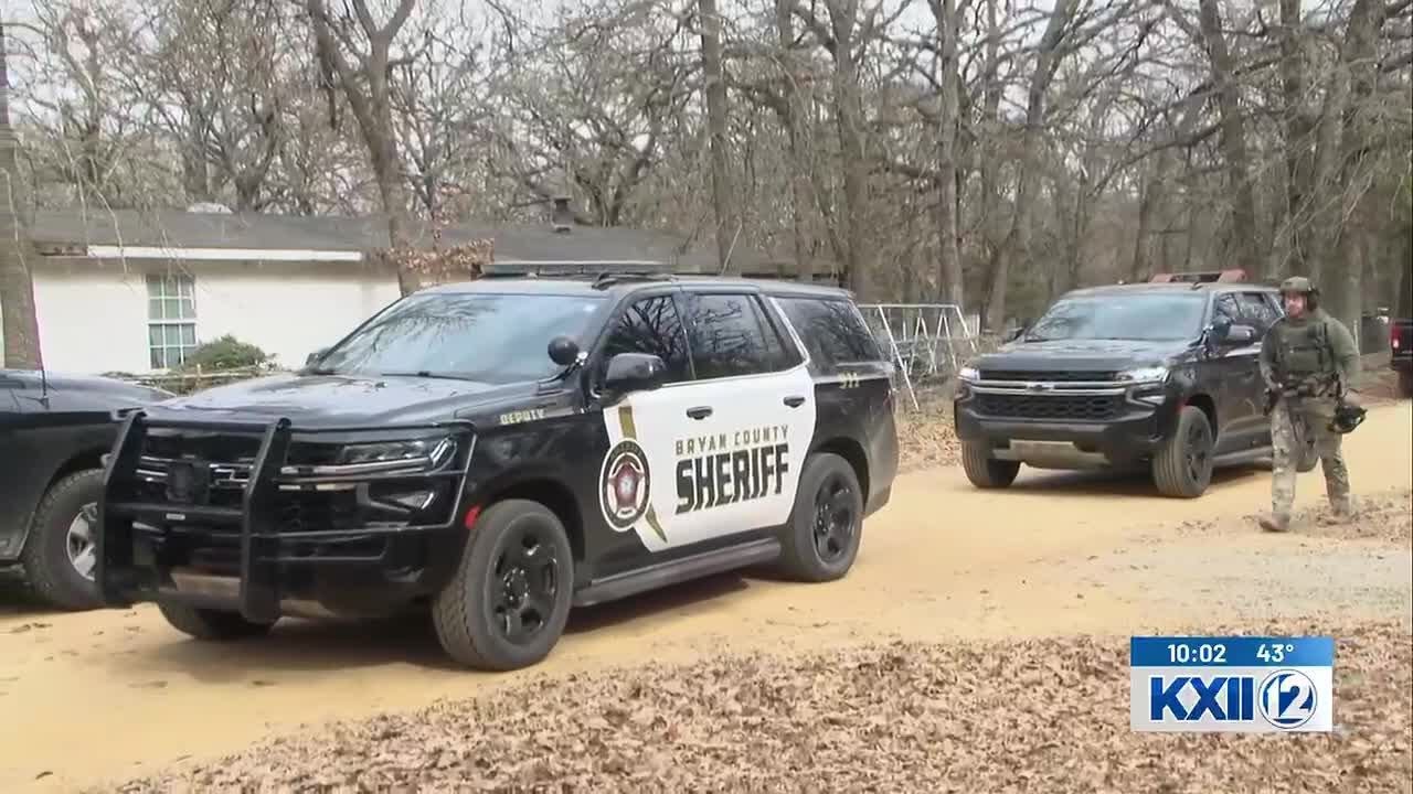 Bryan County law enforcement searching for fugitive following hostage situation