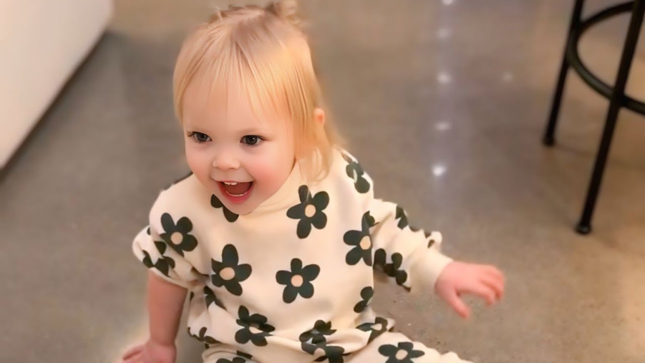 OH, MY SWEET ELLIE IS SO EXCITED😊 SHE&rsquo;S PLAYING A NEW GAME WITH HER DADDY.😍😍