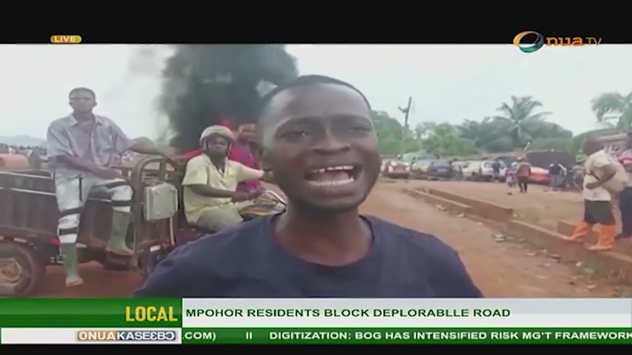 Mpohor residents block deplorable road