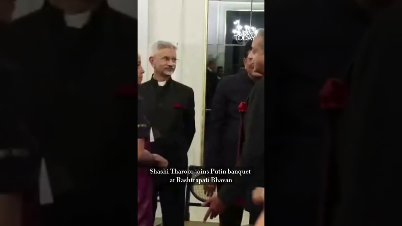 Congress MP Shashi Tharoor attended the banquet hosted by President Droupadi Murmu at Rashtrapat