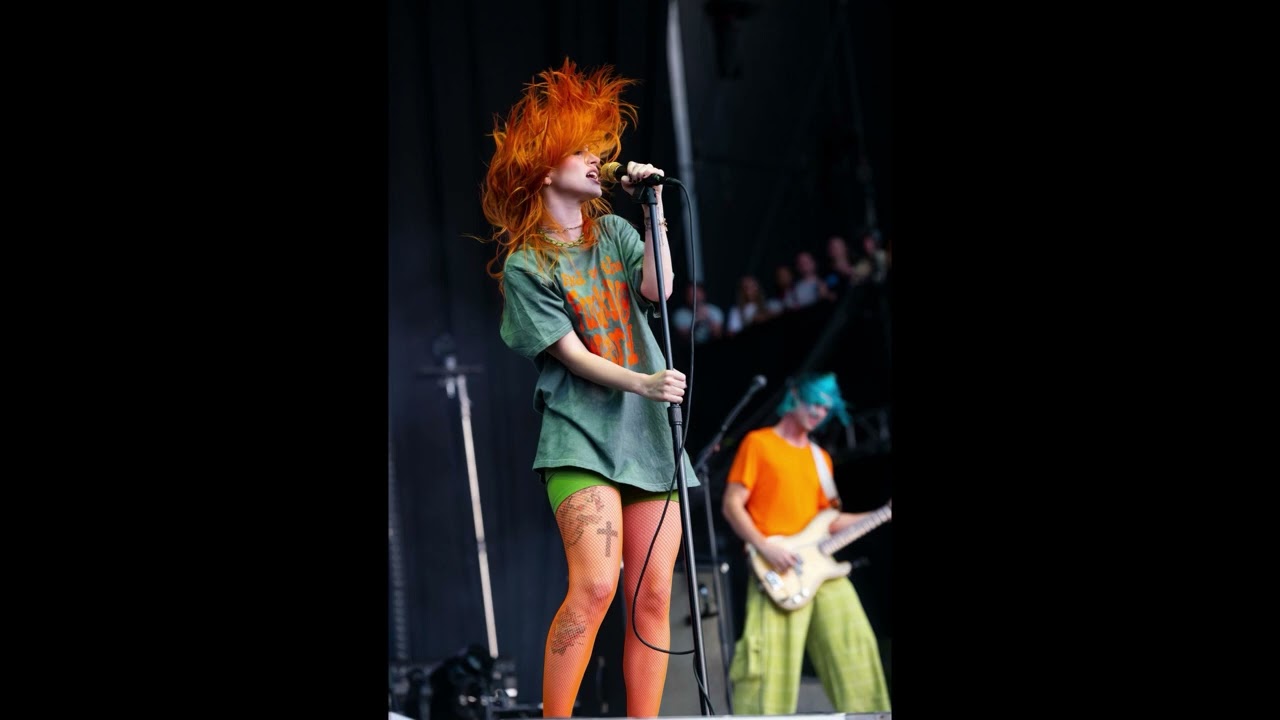 Big Man; Little Dignity (s l o w e d) - Paramore