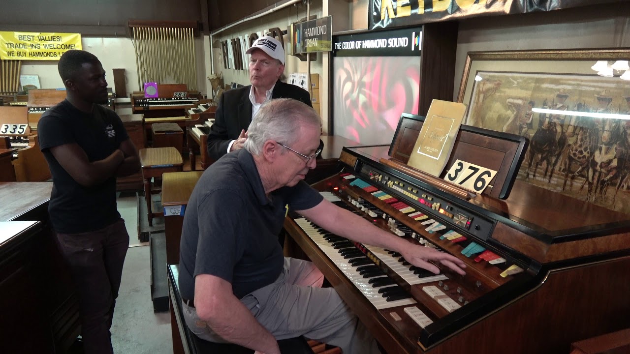 #376 Hammond Elegante at Keyboard Exchange 