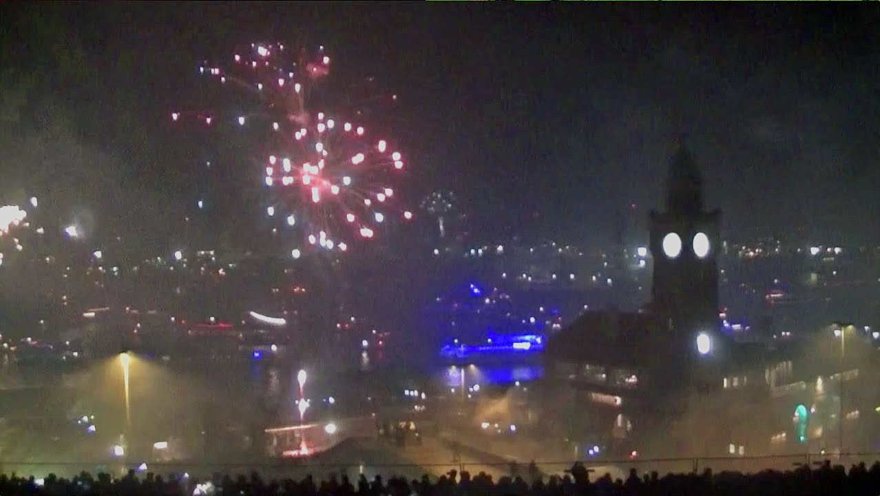Silvesterfeuerwerk 2015 - 2016, Hamburg-Landungsbrücken