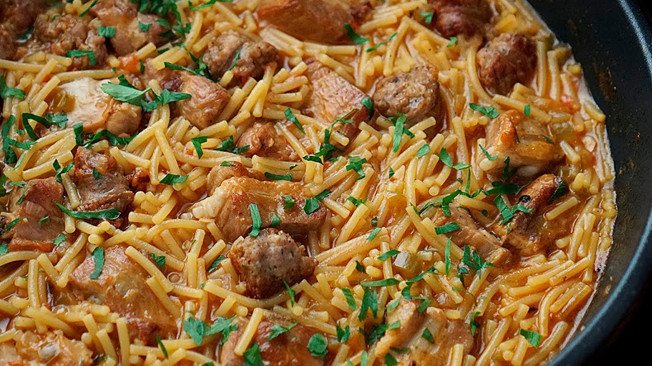 Fideos con costillas de cerdo y butifarra