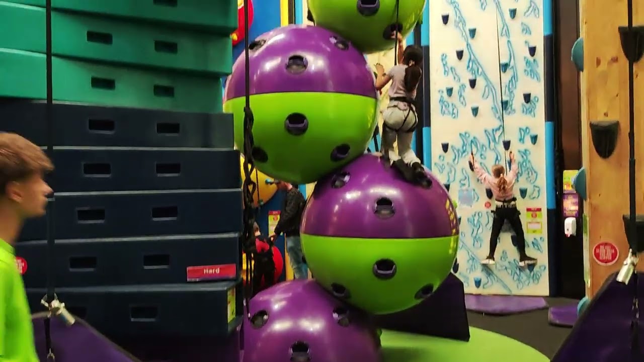 clip and climb leeds October 2025