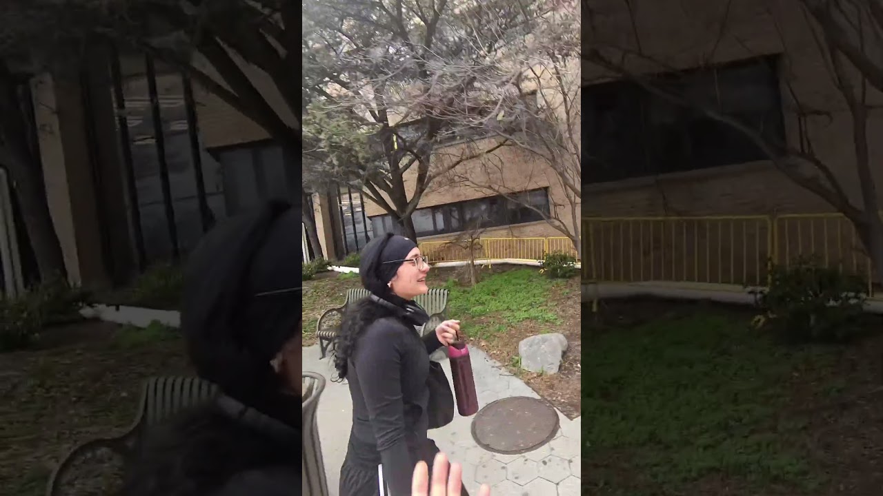 Сделала ей приятное, притворившись знаменитостью.