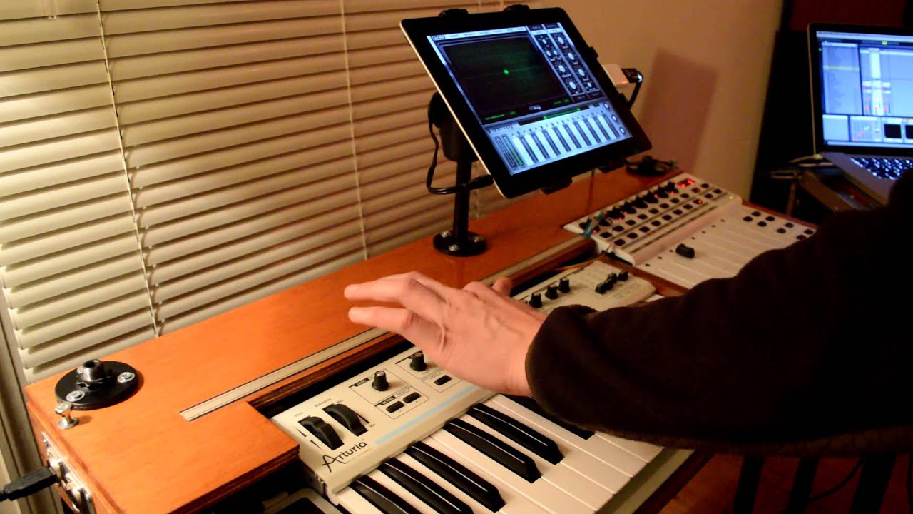 CENTRIC Tech 001: OneString USB Midi Ribbon Controller vs Animoog