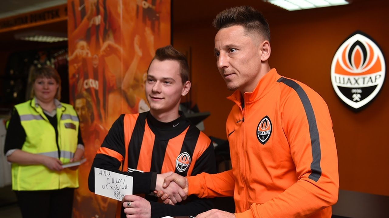 Автограф-сессия Василия Кобина в Fan Shop